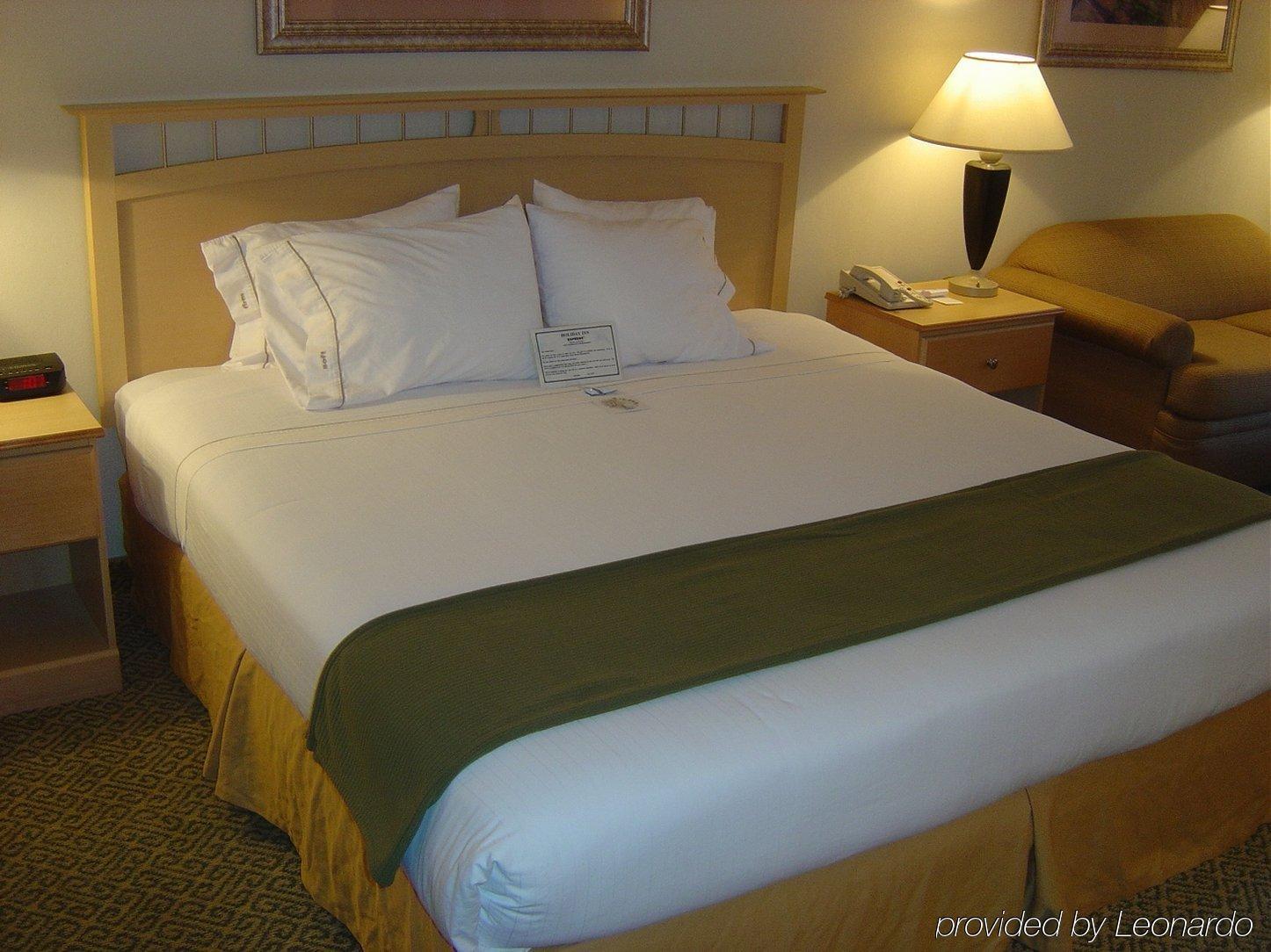 Holiday Inn Express Hotel & Suites Raleigh North - Wake Forest, An Ihg Hotel Room photo